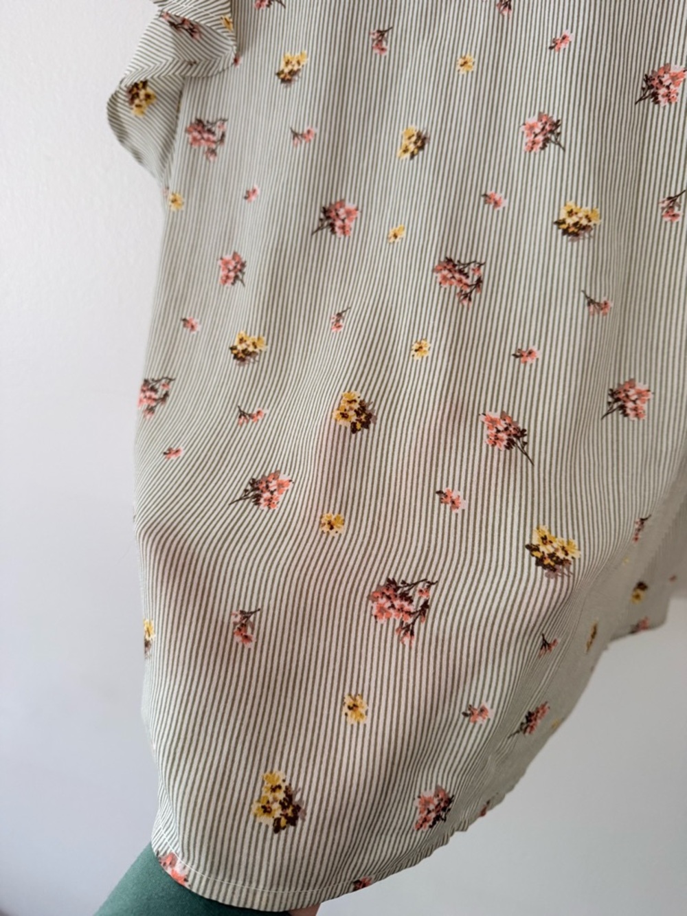 Peter Pan Collar Flutter-Sleeve Blouse Sage Green White Floral Size XL - NWOT - Picture 9 of 15